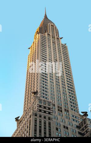 New York, NY, USA - 29. September 2025: Das berühmte Chrysler Building in Midtown Manhattan, New York, zeigt sein berühmtes Art D Stockfoto