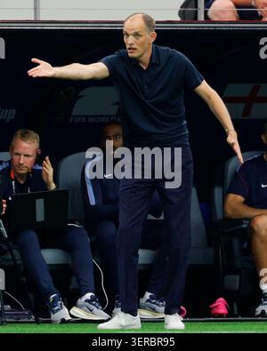 Arlington, Texas, USA. 17th June, 2026. England manager THOMAS TUCHEL calls to a player during the 2026 FIFA World Cup match between England and Croatia at AT&T Stadium on June 17, 2026 in Arlington, Texas. (Credit Image: © David Ballering Ii/ADM Newswire/ZUMA Press Wire via ZUMA Press Wire) EDITORIAL USAGE ONLY! Not for Commercial USAGE! Stockfoto