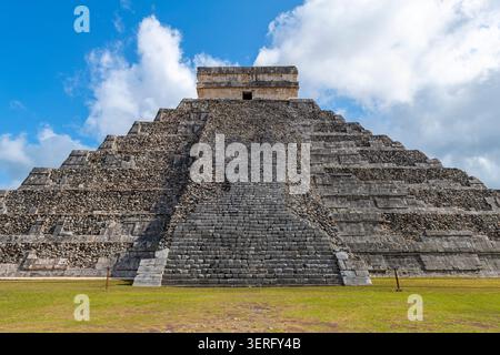 Pyramide von El Castillo oder Kukulkan, Chichen Itza, Mexiko. Stockfoto