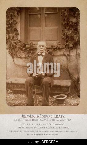 Jean-Louis-Edouard Kratz ist 1885 in einem formellen Sitzporträt aus Straßburg dokumentiert, in dem der ehemalige Bürgermeister und Bürgermeister in Verbindung mit der Gemeindeverwaltung und der regionalen Verwaltungsführung dargestellt wird. Stockfoto