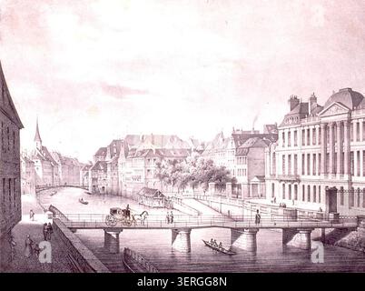 Xavier Sandmann präsentiert einen Blick auf Straßburg aus dem Palastbereich mit Fokus auf die urbane Skyline und die umliegenden architektonischen Strukturen, die mit dem Palais Rohan verbunden sind. Die Komposition dokumentiert Stadttopographie und monumentale Architektur in Straßburg während einer historischen Landschaftstradition. Stockfoto