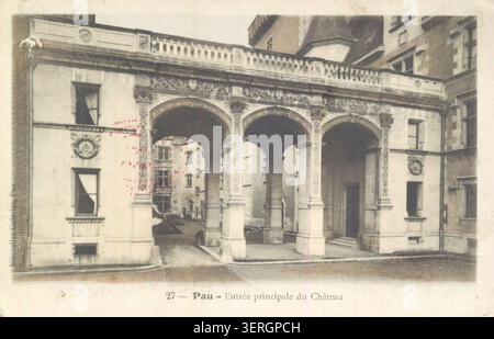 Die Postkartenansicht des Haupteingangs von Château de Pau zeigt das Haupttor der Burg in Pau und hebt die befestigten architektonischen Elemente der königlichen Residenz hervor, die mit dem Erbe der Navarra und der formalen Zugangszusammensetzung des historischen château-Komplexes im Südwesten Frankreichs in Verbindung stehen Stockfoto