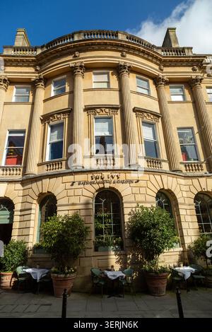 Die Ivy Bath Brasserie & Garden liegt an der Milsom Street in Bath, Somerset, England Stockfoto