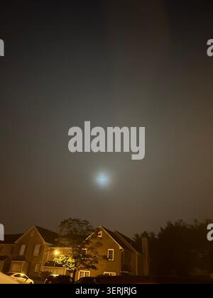 Vollmond im Nebel Stockfoto