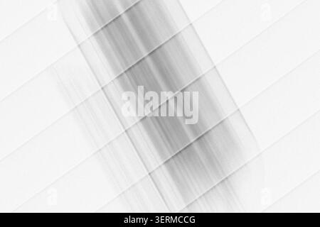 Ein abstrakter grauer Hintergrund mit diagonalen Linien und einem zentralen vertikalen Bewegungsunschärfeeffekt, der ein Gefühl von Geschwindigkeit und Tiefe erzeugt. Stockfoto
