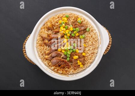 Combo Claypot Reis mit Rindfleisch und geräucherter Ente, kantonesische Küche Stockfoto