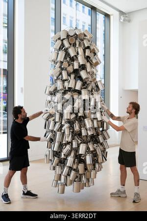 Phillips, London, Großbritannien. Juni 2026. Die Modern & Contemporary Art Evening & Afternoon Sale (26. Juni) Höhepunkte sind: Subohd Gupta, OK Mill. Geschätzte £ 180.000-250.000. Quelle: Malcolm Park/Alamy Live News Stockfoto