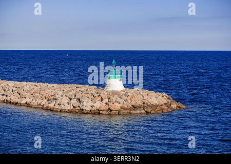 Ein Leuchtturm an der französischen Riviera Stockfoto