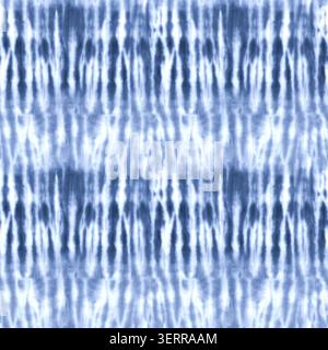 Handgemaltes, nahtloses Muster in Indigo-Wasserfarben mit weichen vertikalen Streifen. Künstlerischer blauer Textilinhalt für Stoff, Tapete und Oberfläche Stockfoto