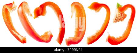 Sammlung von verschiedenen geformten und geschnittenen roten süßen Paprika-Stücken auf weißem Hintergrund. Stockfoto