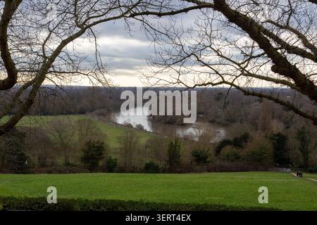 Der ikonische Blick auf die Themse von Richmond Hill im Winter, Richmond-upon-Thames, Westlondon UK Stockfoto
