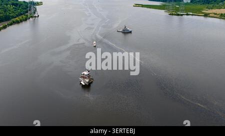 Hudson, NY, USA – 10. Juni 2026: Luftaufnahme des Hudson-Athens Lighthouse im Hudson River in Hudson, New York. Stockfoto