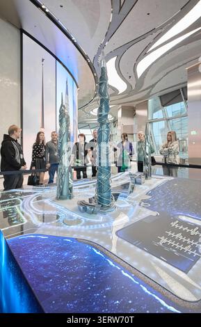 Russland, St.Petersburg, 13. März 2025: Innenräume des Wolkenkratzers Lakhta Center - Bürogebäude der Ölgesellschaft Gazprom, eine Aussichtsplattform Stockfoto