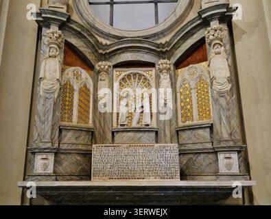 Kirchenschiff der Basilika Papale di San Giovanni in Laterano/Kathedrale St. Johannes/Lateran Basilca, Rom, Latium, Italien, April 2024 Stockfoto