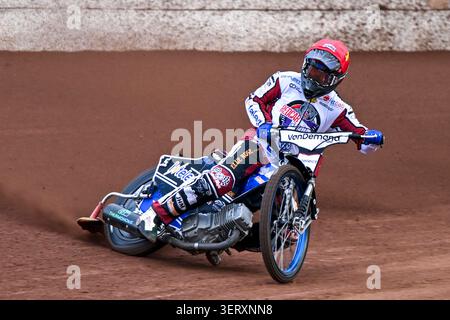 Jake Allen von Redcar Bears (rot) ist am Freitag, den 19. Juni 2026, in der ECCO Arena, Middlesbrough, während Heat 4 des Cab Direct Championship-Spiels zwischen Redcar Bears und Oxford Cheetahs in der ECCO Arena in Middlesbrough. (Foto: Trevor Wilkinson | MI News) Credit: MI News & Sport /Alamy Live News Stockfoto
