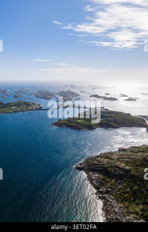 Aus der Vogelperspektive der Lofoten in der Nähe von Svolvaer und Henningsvaer, Norwegen Stockfoto