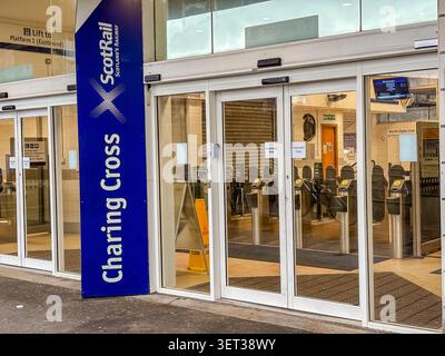 Eingang zum Bahnhof ScotRail Charing Cross, Glasgow, Schottland Stockfoto