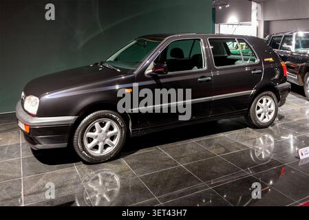 Volkswagen Golf CL, 1996 in Deutschland hergestellt, ausgestellt im Samsung Fire & Marine Insurance Mobility Museum in Yongin, Südkorea. Stockfoto