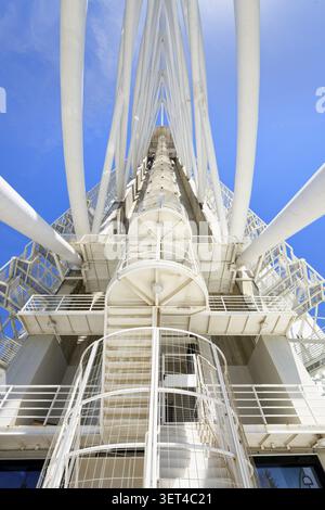 Vasco da Gama-Turm entlang des Tejo, Detail der metallischen Struktur, Park der Nationen, Lissabon, Portugal Stockfoto