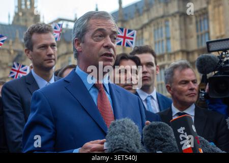 Nigel Farage am Morgen nach dem Brexit-Ergebnis. Stockfoto