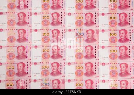 Chinesische Yuan-100-Renminbi-Banknoten, die mao zedong für Wirtschafts- und Geschäftskonzepte zeigen Stockfoto