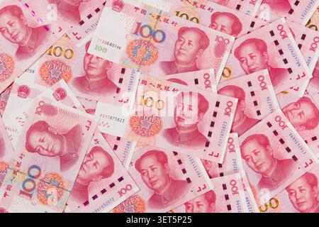 Chinesische 100 Renminbi-Banknoten mit mao zedong-Porträt, die den Rahmen füllen Stockfoto