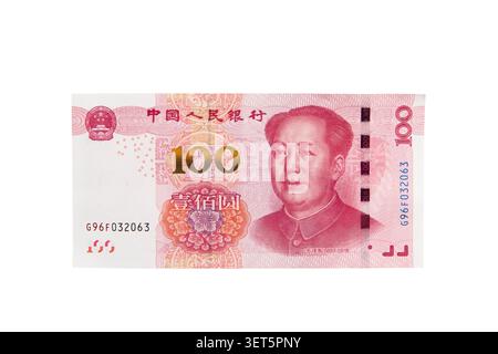 Stapel mit 100 Renminbi-Banknoten aus chinesischem Yuan auf weißem Hintergrund Stockfoto