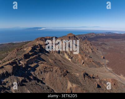 Luftbild des Guajara-Berges und der vulkanischen Klippen im Teide-Nationalpark, Teneriffa, Kanarische Inseln, Spanien Stockfoto