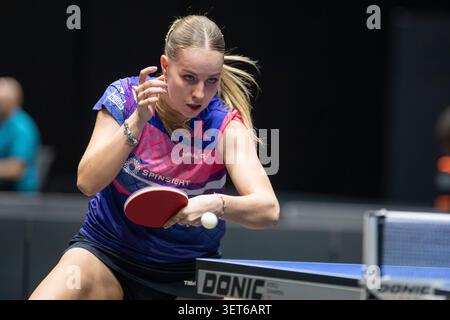 PrŠzise SchlŠgerfŸhrung bei den LOTTO ThŸringen TT-Finals 2026 in Erfurt: Die deutsche Nationalspielerin Annett Kaufmann (SV DJK Kolbermoor) fixiert d Stockfoto