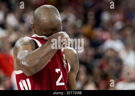 MÜNCHEN – 21. JUNI: Isiaha Mike (FC Bayern Muenchen, 22) frustriert beim Spiel 5 des easyCredit Basketball Bundesliga Playoffs Finale Spiel 5 zwischen dem FC Bayern Muenchen und Alba Berlin am 21. Juni 2026 im SAP Garden in München. Stockfoto