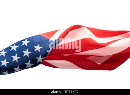 Amerikanische Flagge winkt im Wind isoliert auf weißem Hintergrund mit Kopierraum. Stockfoto