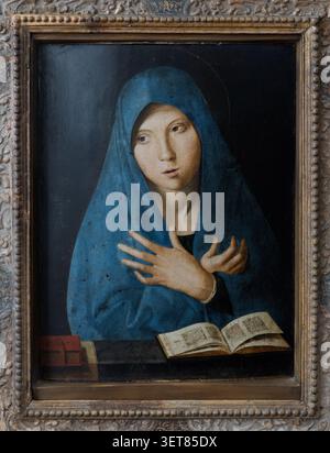 Virgin Annunciate von Antonello da Messina, Ölgemälde aus dem 15. Jahrhundert. Ausgestellt in der Alten Pinakothek in München. Stockfoto