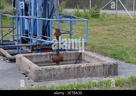 Ölpumpe in Rute, Gotland, Schweden, zeigt die einzigartige Geschichte der Insel in der Erdölproduktion und Energiegewinnung an Land. Stockfoto