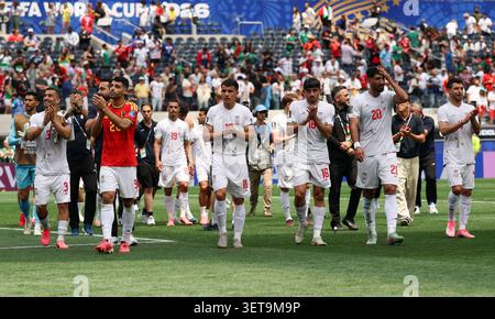 Los Angeles, USA. Juni 2026. Die iranischen Spieler applaudieren nach einem Spiel der Gruppe G zwischen Belgien und dem Iran bei der FIFA Fussball-Weltmeisterschaft 2026 im Los Angeles Stadium in Los Angeles, USA, 21. Juni 2026. Quelle: Bai Xuefei/Xinhua/Alamy Live News Stockfoto