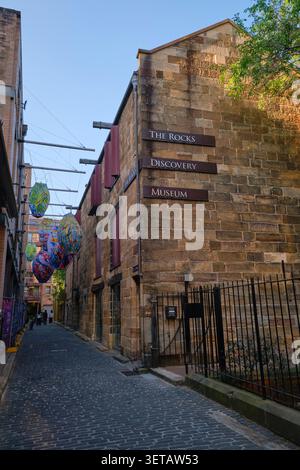 Äußere Steinfassade mit Eingangsschild. Im Rocks Discovery Museum in Sydney, NSW, Australien. Stockfoto