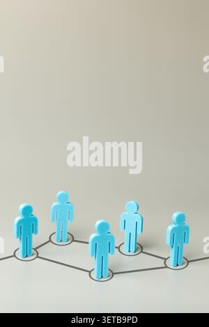 Blaue Zahlen, die über eine digitale Netzwerkleitung auf grauem Hintergrund verbunden sind. Soziale Netzwerke, Organisationsstruktur, Unternehmenskommunikationskonzept. Stockfoto