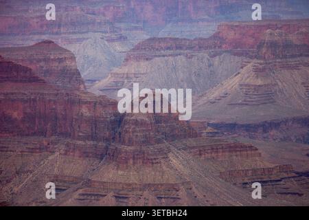Endlose Schichten des majestätischen Grand Canyon Stockfoto
