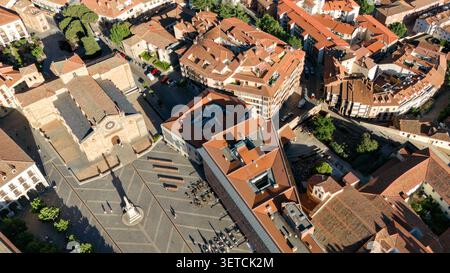 Blick von oben auf die historische Plaza Mayor Avila Spain Drone Stockfoto