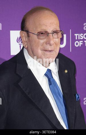 NEW YORK, NY – 16. APRIL: Clive Davis an der NYU Tisch School of the Arts 2018 Gala im Capitale am 16. April 2018 in New York City. Quelle: Diego Corredor/MediaPunch Stockfoto
