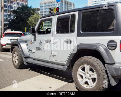 Mailand, Italien 13. Juni 2026 Esercito Italiano Jeep Wrangler parkte auf der Piazza Duca d'Aosta in Mailand und unterstützte den Betrieb von Strade Sicure Stockfoto