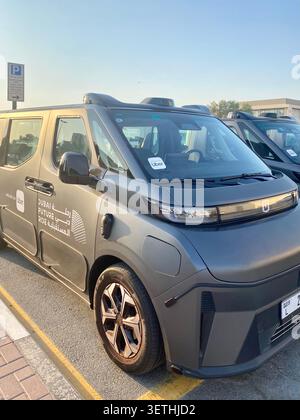 Dubai Future Ride Fahrzeug Robotaxi fahrerlos Stockfoto