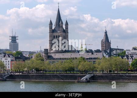 Köln - 5. Mai 2026 : Blick auf den Großen Sankt Martin, die große St. Martin-Kirche in Köln am Rhein Stockfoto