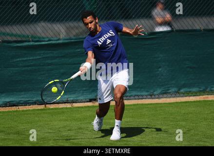 Felix Auger-Aliassime aus Kanada während eines Trainings vor den Wimbledon Championships 2026 im All England Lawn Tennis and Croquet Club in London. Bilddatum: Dienstag, 23. Juni 2026. Stockfoto