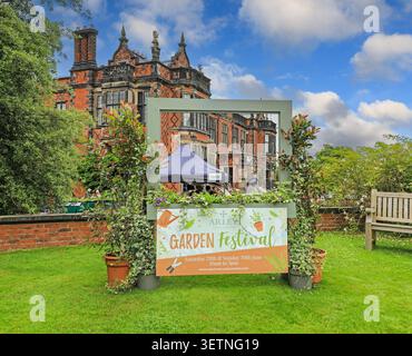 Ein Schild für das Garden Festival in Arley Hall Gardens, Cheshire, England, Großbritannien Stockfoto