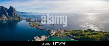 Luftpanorama der Lofoten bei reine und Reinebringen Stockfoto