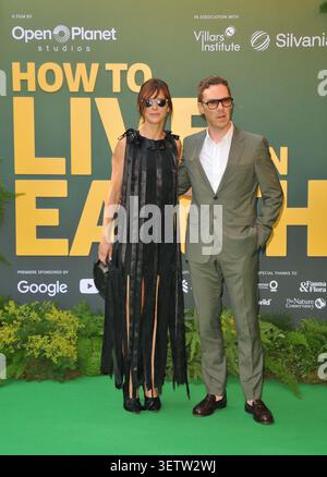 Sophie Hunter und Benedict Cumberbatch bei der Weltpremiere „How to Live on Earth“ am Montag, den 22. Juni, Odeon Luxe Leicester Square, Leicester Square Stockfoto