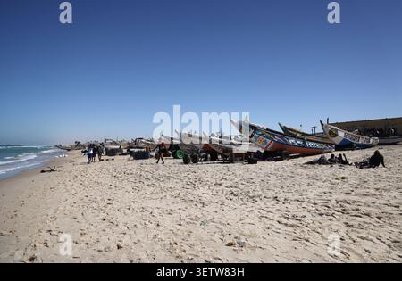 Fischer an der Küste von Nouakchott in Mauretanien Stockfoto