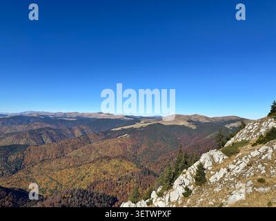 Atemberaubende Landschaft in Rumänien - Nationalpark Buila-Vanturarita Stockfoto