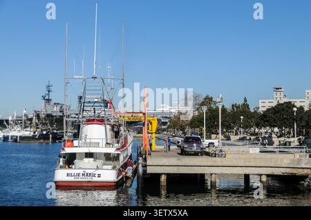 San Diego, Usa - 11. November 2010. Outdoor-Szene mit Schiffen und Yachten, die im Hafen von San Diego vor Anker liegen. Stockfoto