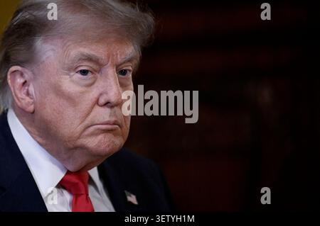 Washington, Usa. Juni 2026. US-Präsident Donald Trump nimmt am 24. Juni 2026 in Washington, D.C. beim Mittagessen des Lenkungskomitees des Senats im US-Kapitol Teil. Foto: Olivier Douliery/ABACAPRESS.COM Credit: Abaca Press/Alamy Live News Stockfoto